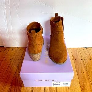 Girls suede boots